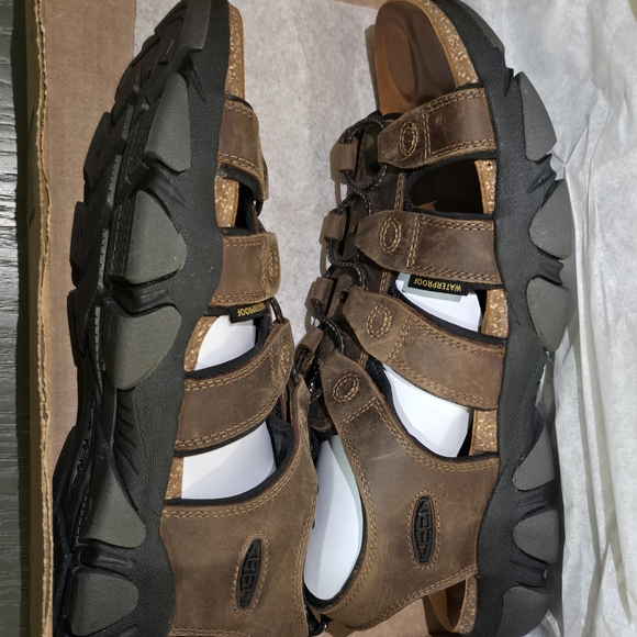 Keen Men's Dark Brown Leather Sandals - Picture 7 of 12